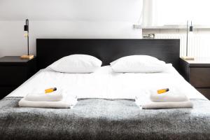 Ένα ή περισσότερα κρεβάτια σε δωμάτιο στο 2 Bedroom Apartment, Heart of Krakow Tomasza st