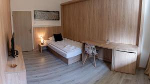 Postel nebo postele na pokoji v ubytování Hotel Garni