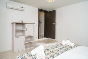 Postel nebo postele na pokoji v ubytování Apartments Zinfandel Vodice
