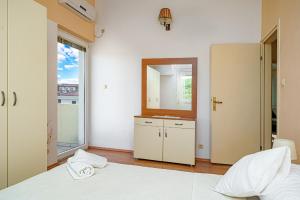 Postel nebo postele na pokoji v ubytování Apartments Zinfandel Vodice