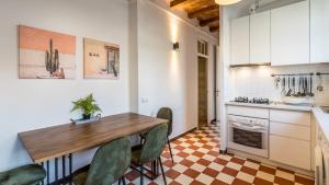 Kuchyňa alebo kuchynka v ubytovaní 21PER1020 - Cozy apartment in Vila de Gracia