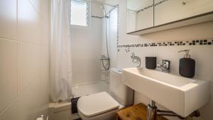 Kúpeľňa v ubytovaní 21PER1020 - Cozy apartment in Vila de Gracia + 17 fotografií