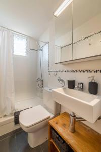 Kúpeľňa v ubytovaní 21PER1020 - Cozy apartment in Vila de Gracia