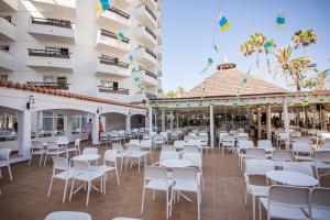 Reštaurácia alebo iné gastronomické zariadenie v ubytovaní Servatur Waikiki