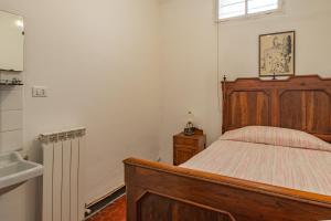 A bed or beds in a room at Rivierarent Casa Iolanda