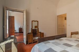 A bed or beds in a room at Rivierarent Casa Iolanda