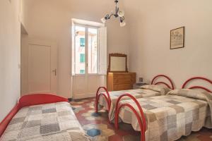 A bed or beds in a room at Rivierarent Casa Iolanda
