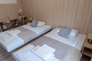 Postel nebo postele na pokoji v ubytování Hotel Garni