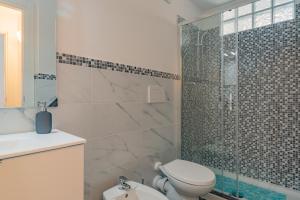 A bathroom at Rivierarent Casa Iolanda