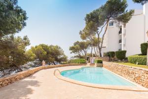 The swimming pool at or close to Apartamento Ferrera Park 617