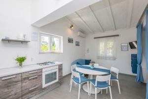Kuchyň nebo kuchyňský kout v ubytování Apartments Mira