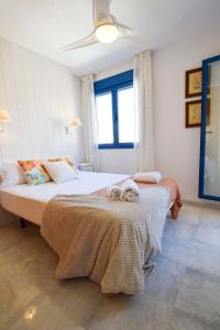 Posteľ alebo postele v izbe v ubytovaní LetMalaga Huelin beach
