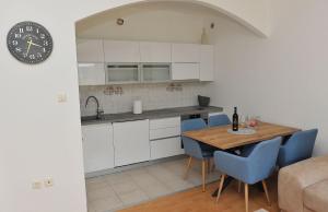Kuchyňa alebo kuchynka v ubytovaní Apartment Botanic
