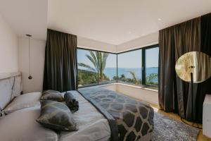 Posteľ alebo postele v izbe v ubytovaní Villa Bloomhill Escape
