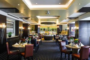 Restaurace v ubytování Raouche Arjaan by Rotana