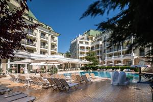 Bazén v ubytování Romance Hotel and Family Suites nebo v jeho okolí