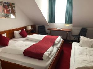 Rúm í herbergi á Hotel Blumlage