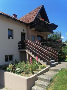 Budova, kde se penzion nachází + 32 fotografií