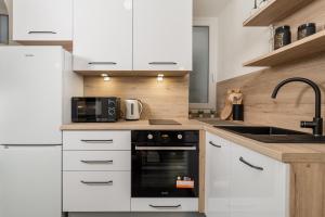 Kuchyňa alebo kuchynka v ubytovaní Apartman LaMandra