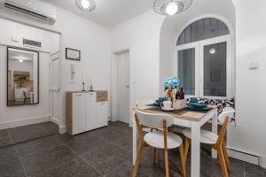 Kuchyňa alebo kuchynka v ubytovaní Apartman LaMandra