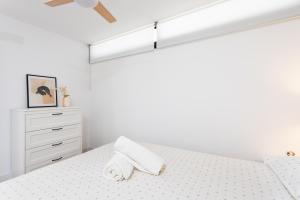 Postel nebo postele na pokoji v ubytování SUNNY Olympia By Sunkeyrents