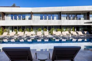 Bazén v ubytování Hôtel Spa Restaurant Villa Castellane nebo v jeho okolí