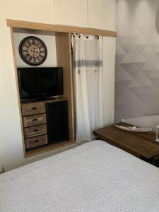 Gallery image of Les dahlias appartement 4 personnes Jacuzzi Barbecue Jardin arboré Climatisé in Agde