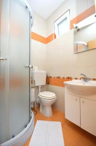 Ванная комната в Apartments and Rooms Mare