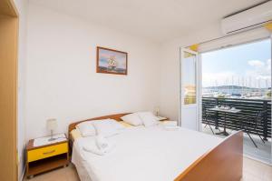 Кровать или кровати в номере Apartments and Rooms Mare