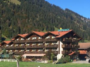 Nespecifikovaný výhled na hory nebo výhled na hory při pohledu z hotelu