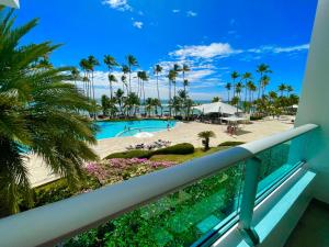 Πισίνα στο ή κοντά στο Marbella 2bedroom Beachfront Apartment