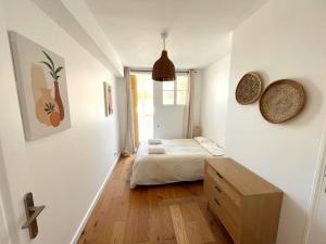Posteľ alebo postele v izbe v ubytovaní Superbe appartement cosy vue mer/CORNICHE/CENTRE