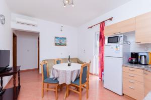 Kuchyňa alebo kuchynka v ubytovaní Apartments and Room Ljubica