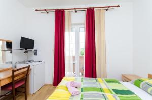 Posteľ alebo postele v izbe v ubytovaní Apartments and Room Ljubica