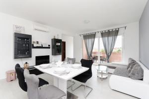 Posedenie v ubytovaní Apartments and Room Ljubica