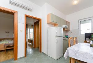 Kuchyňa alebo kuchynka v ubytovaní Apartments and Room Ljubica