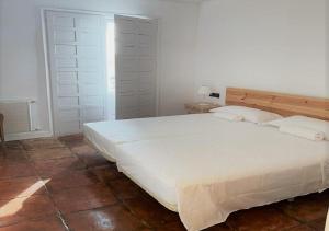 Posteľ alebo postele v izbe v ubytovaní Hotel los Tilos + 19 fotografií