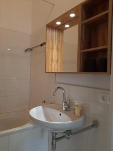 A bathroom at Ferienhaus Kaiserblick - FEWO2