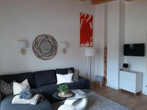 A television and/or entertainment centre at Ferienhaus Kaiserblick - FEWO2