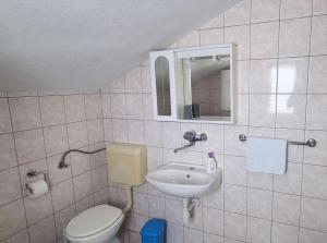 Koupelna v ubytování Apartments Ćenan + 15 fotografií