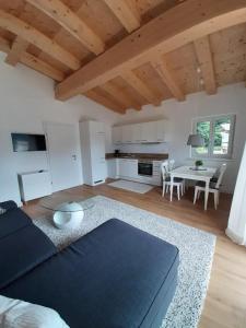 A kitchen or kitchenette at Ferienhaus Kaiserblick - FEWO2