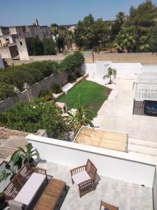 A garden outside Casa Vacanza "La Mangiatoia in corte"