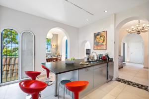 Кухня або міні-кухня у Exclusive!Villa Eolienne:Vue Mer,Piscine