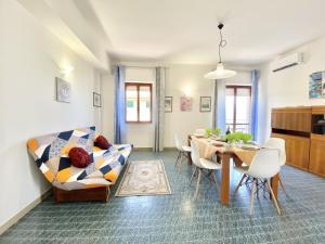 Η κουζίνα ή μικρή κουζίνα στο holidaycasa Chris - Fronte mare Vista mare