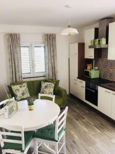 Kuchyň nebo kuchyňský kout v ubytování Apartments Damir - Katarina