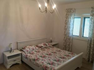 Postel nebo postele na pokoji v ubytování Apartments Damir - Katarina