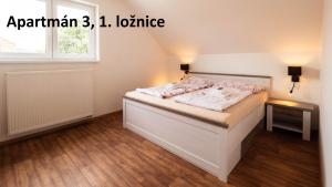 Posteľ alebo postele v izbe v ubytovaní Apartmány Habánská, celý dům