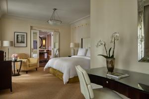 Posteľ alebo postele v izbe v ubytovaní Four Seasons Hotel Gresham Palace Budapest + 37 fotografií