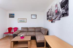 Ein Sitzbereich in der Unterkunft Apartments Opsenica