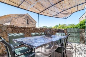 Patio alebo iná vonkajšia časť ubytovania Saint Bernard